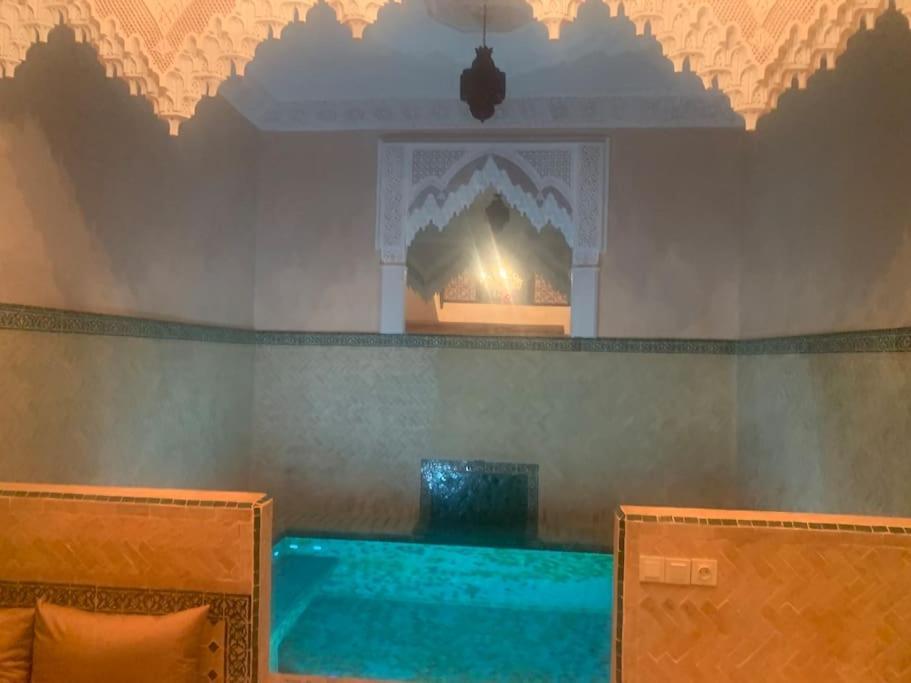 Super Riad Avec Piscine Interieure Marrakesh Eksteriør billede